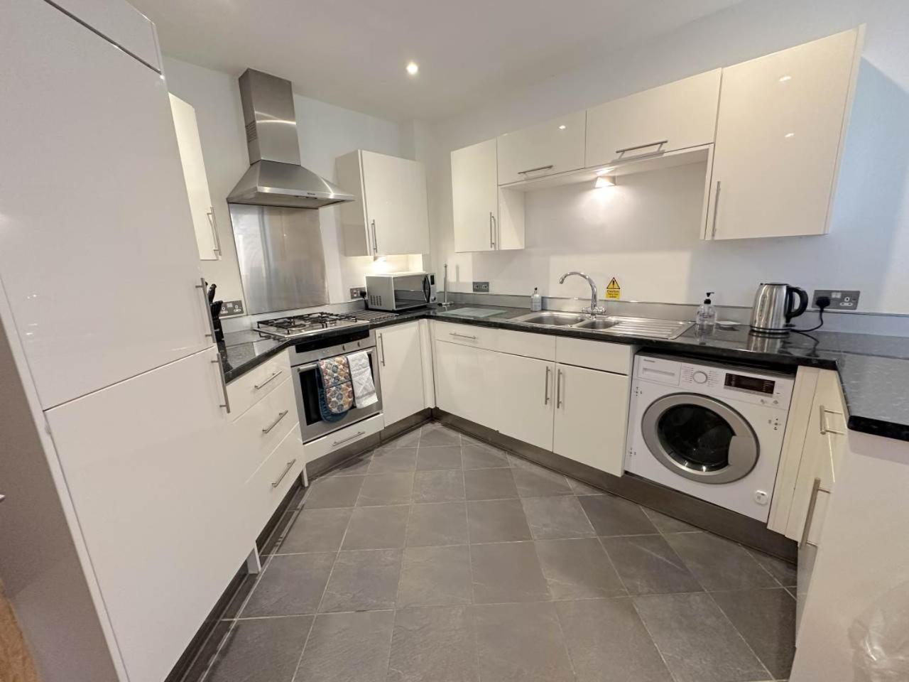 אבריסטוויט Parc Y Bryn Serviced Apartments מראה חיצוני תמונה
