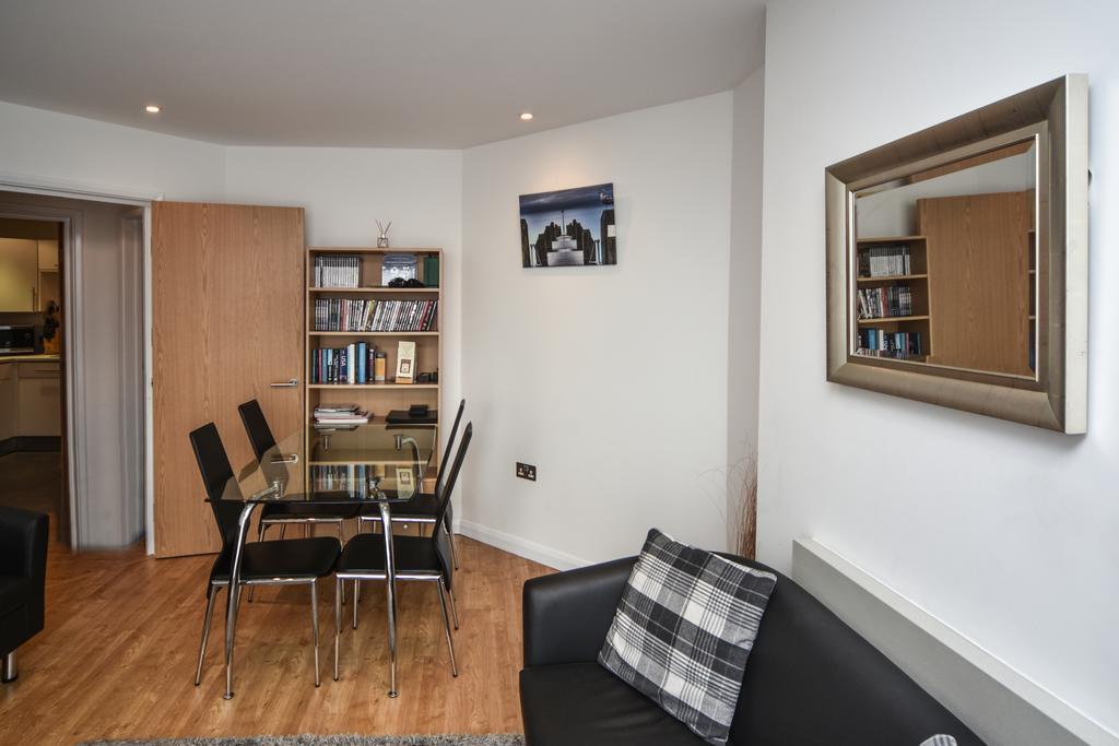 אבריסטוויט Parc Y Bryn Serviced Apartments מראה חיצוני תמונה